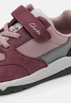 Clarks Steggystride- Sneakers Laag - Berry -Clarks 05279e0981e5454fae24cbb6b6f48e34