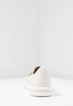 Maui Step - Instappers - White -Clarks 0cfbe5f2614145ffbe46affb607047f1