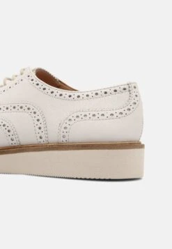 Clarks Baille Brogue - Veterschoenen - White -Clarks 112bfa3a6a9f4b1b9c9541b49368ade4