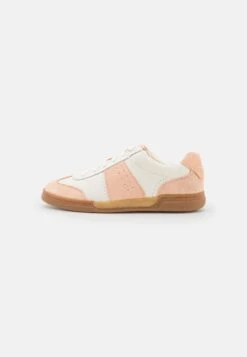 Clarks Match - Sneakers Laag - Pale Peach -Clarks 15dfbb51ec3a47fe9ba7610b9e459427