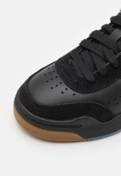 Clarks Cica 2.0 O. - Sneakers Laag - Black -Clarks 2f66381d04ae4b18ad0cd05e6ca4b857