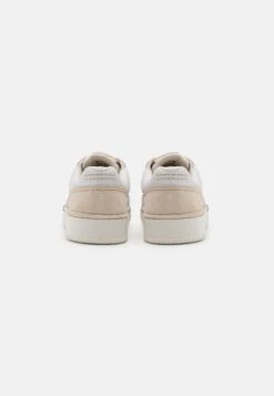 Clarks Craftcup Court - Sneakers Laag - Beige -Clarks 355ce4316c7b46d2ad3ff07132109961