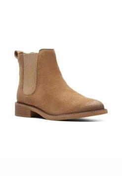 Clarks Cologne Arlo2 - Korte Laarzen - Dark Sand Suede -Clarks 372fd5771b9847d4820ea38869be80ff