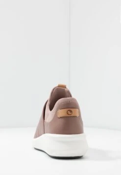 Un Rio Lace - Sneakers Laag - Dark Blush -Clarks 43c3ea757b9a45ee8914683745e82ae3