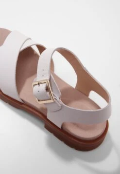 Clarks Sandalen - Weißes Leder -Clarks 4a2b510d647b45dbb82991aac1bd5076