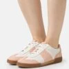 Clarks Match - Sneakers Laag - Pale Peach