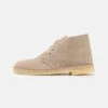 Clarks Originals Desert Boot - Sportieve Veterschoenen - Sand -Clarks 5b9ab855ba1345b1814e80e01aa57928