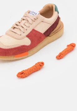 Clarks Originals Torrun - Sneakers Laag - Dark Pink Combi -Clarks 88be6bdbf4e34ef3b366ed27fa370e31