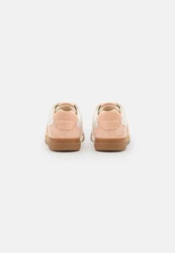 Clarks Match - Sneakers Laag - Pale Peach -Clarks 93d6ea06e5674016bedb68e780afca1f