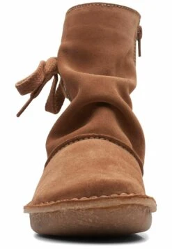 Clarks Enkellaarsjes Met Plateauzool - Dark Tan Suede -Clarks 9636f194b63544cfaf323f3ae16d18d8