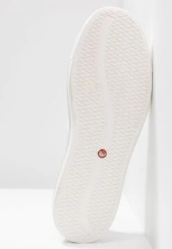 Maui Step - Instappers - White -Clarks 9954b345de5e4847a14c8218244df6b1