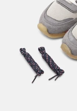 Clarks Originals Torrun - Sneakers Laag - Grey/White 13 Clarks Originals Torrun - Sneakers Laag - Grey/White -Clarks 9c1f77383a034f5db6e731c0794f1f36