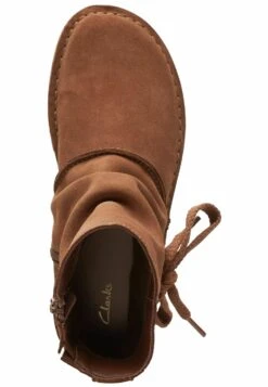 Clarks Enkellaarsjes Met Plateauzool - Dark Tan Suede -Clarks a54e53a619b844bfb44d628a1312a797