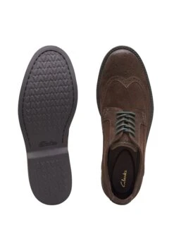 Clarks Atticusltlimit - G - Veterschoenen - 4 - Dark Brown Suede -Clarks a6904616d99247c29848b8e22cf98276