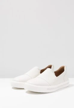 Maui Step - Instappers - White -Clarks adca89ba2f3d4f33842380961ddfb55b