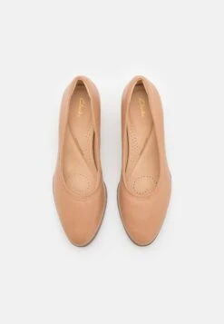 Clarks Freva Court - Klassieke Pumps - Praline -Clarks dae7bef6bb6649ad8f3bd4b19011ac50