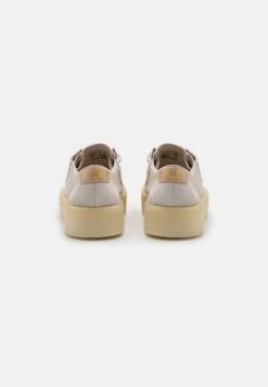 Clarks Originals Ashcott Cup - Sportieve Veterschoenen - Off White -Clarks de9c4703d6cd4ca8af5a2df3a835b7c9