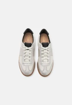 Clarks Craftmatch - Sneakers Laag - White/Silver -Clarks e96441c0fd874687ae12b6c38b5d660e
