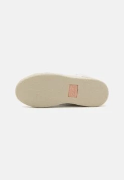 Clarks Craftcup Rise - Sneakers Hoog - Pale Peach -Clarks ea3f9e86bc6c4ad8888553e08f91c3bb