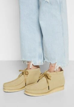 Clarks Originals Korte Laarzen - Hellbraunes Veloursleder 11 Clarks Originals Korte Laarzen - Hellbraunes Veloursleder -Clarks f2ff51edfcce4e349b258027239b9b4c